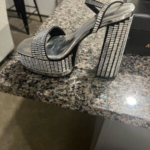 Brand new Azalea Wang Catriona-Silver platform heel